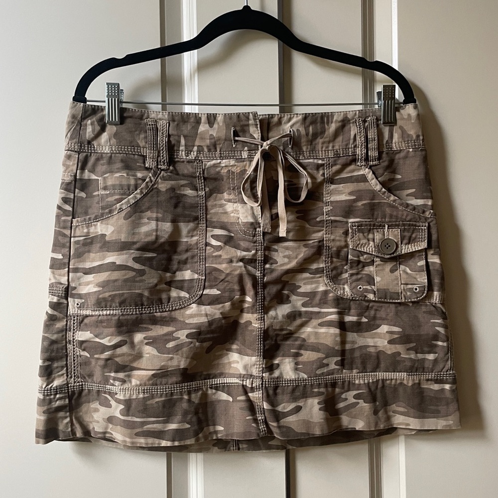 NWOT Loft camouflage mini skirt - tan / camo brown